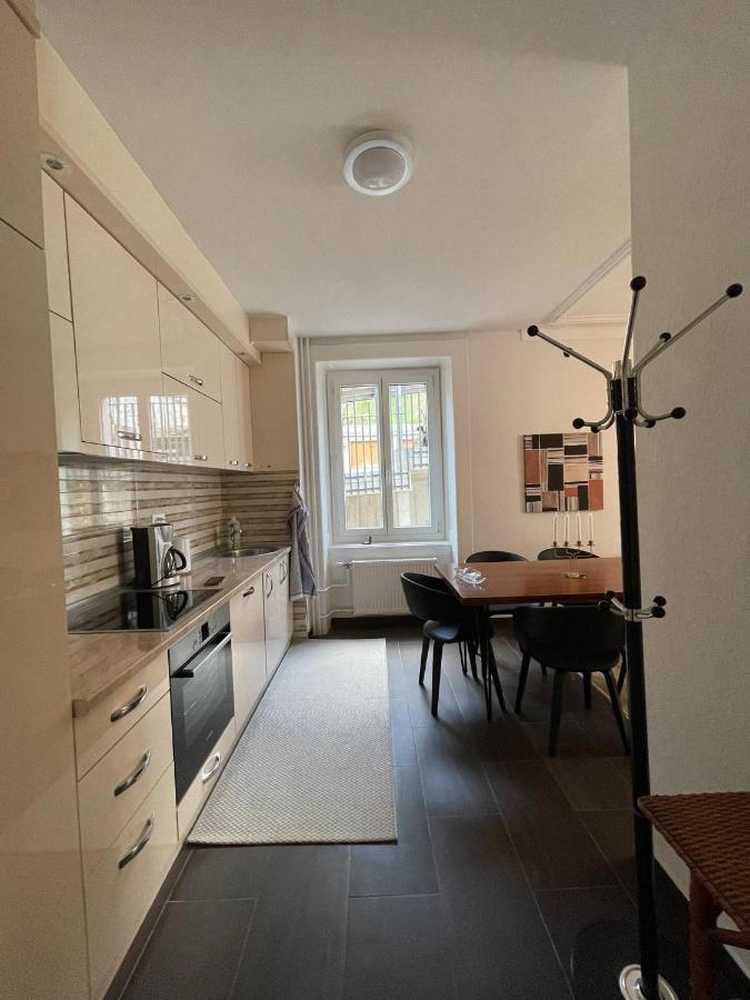 Appartement Luna Avec Parking Couvert Prive Le Locle Luaran gambar
