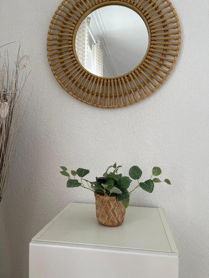 Appartement Luna Avec Parking Couvert Prive Le Locle Luaran gambar