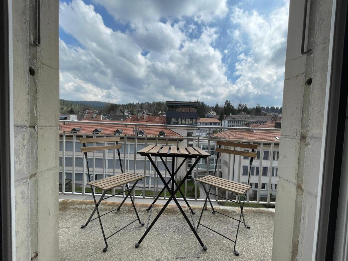 Appartement Luna Avec Parking Couvert Prive Le Locle Luaran gambar
